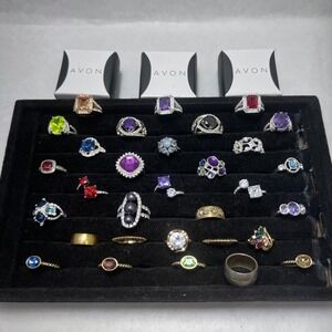 Avon Vintage Costume Jewelry Ring Lot 31pc Mixed Gemstone Gold Silver Tone Mixed
